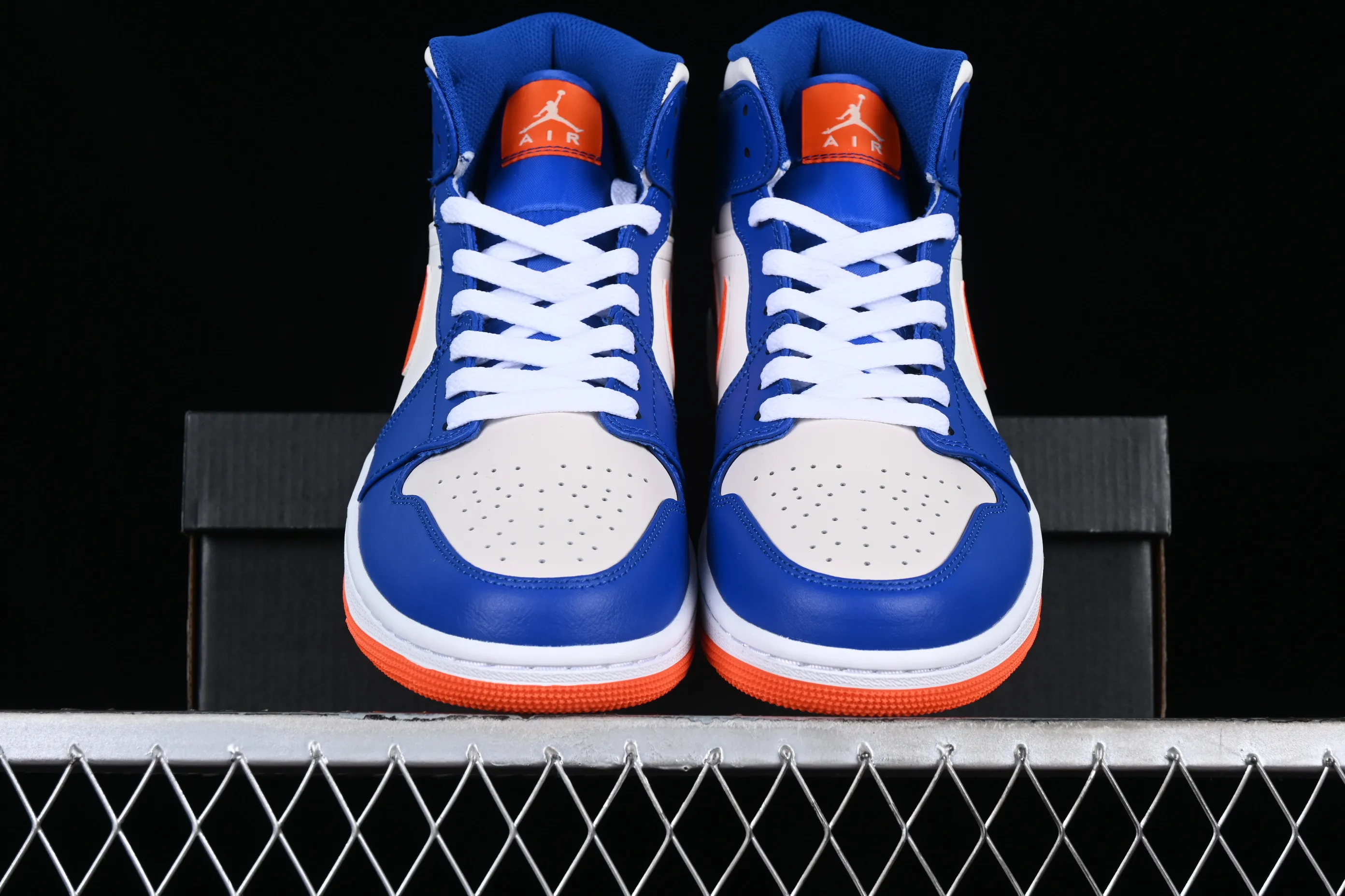 All categories Air Jordan Jordan series basketball shoes Air Jordan 1 Mid G version pure original Air Jordan 1 Mid AJ1 Joe 1 Knicks white blue orange mid-top cultural casual sneakers FD1029-400